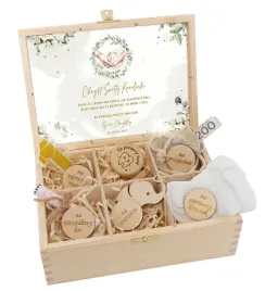 prezent-chrzest-niezbednik-pudelko-z-akcesoriami