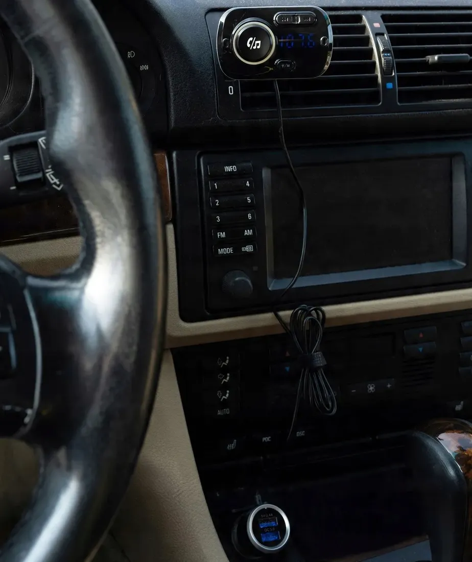 transmiter-fm-bluetooth-ladowarka-2xusb-qc-12-24v