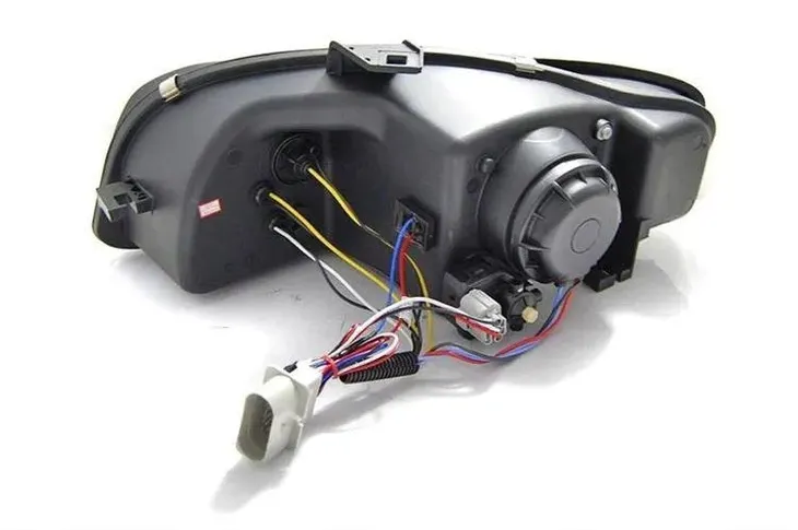 lampy-reflektory-audi-a4-b7-04-08-chrome-led-regulacja-wysokosci-elektryczna