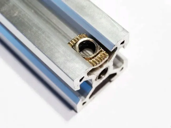 t-nut-wpust-rowkowy-do-profili-m4-25-szt-stan-nowy
