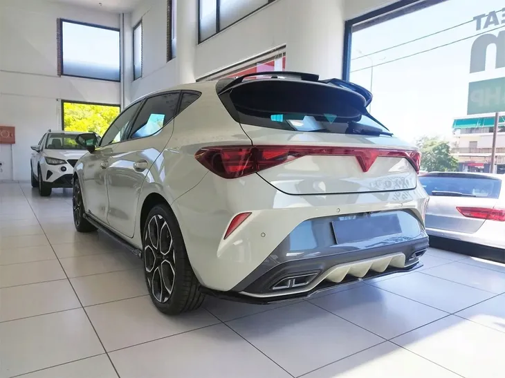 dokladki-progow-listwy-pod-progi-do-cupra-leon-i-2021-hatchback-producent-czesci-chromemaster