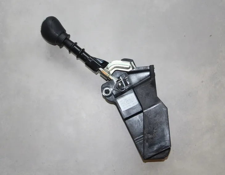 lewarek-skrzyni-iveco-daily-06-12-waga-produktu-4-kg