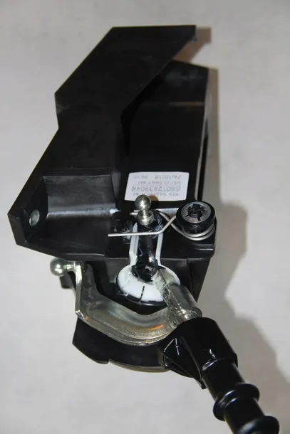lewarek-skrzyni-iveco-daily-06-12-waga-z-opakowaniem-4-kg