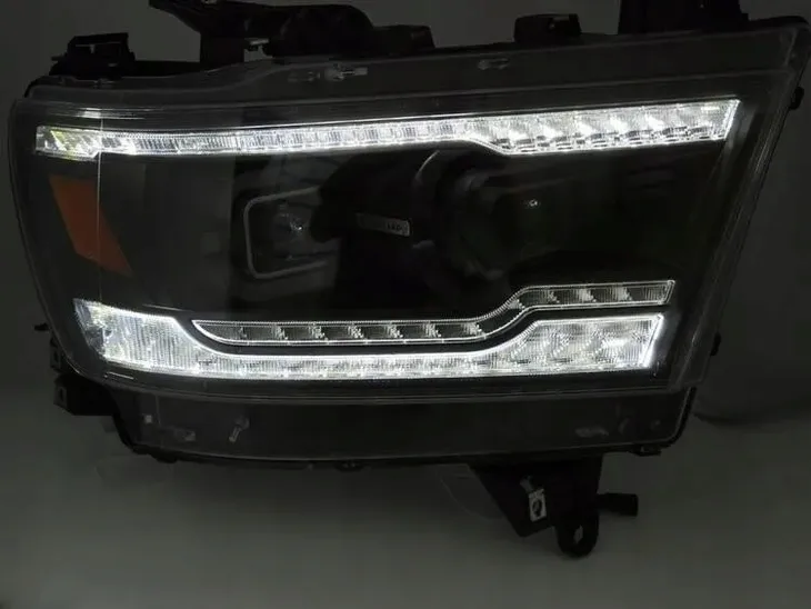 lampy-reflektory-full-led-do-dodge-ram-1500-19-22-jakosc-czesci-zgodnie-z-gvo-p-zamiennik-o-jakosci-porownywalnej-do-oryginalu