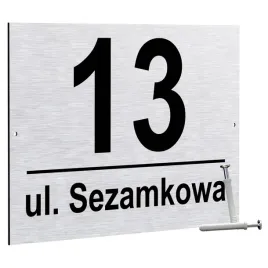 numer-domu-na-dom-tabliczka-adresowa-z-numerem-domu-srebrna-32x21-2-kolki