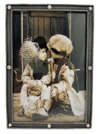 metalowa-ramka-na-zdjecie-10x15-srebrna-elegancka-z-cyrkoniami