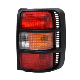 lampa-tylna-prawa-czarna-mitsubishi-pajero-ii-classic-mb831090