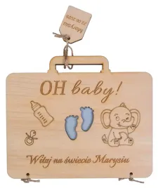 drewniana-koperta-walizka-na-pieniadze-na-prezent-grawer-baby-shower