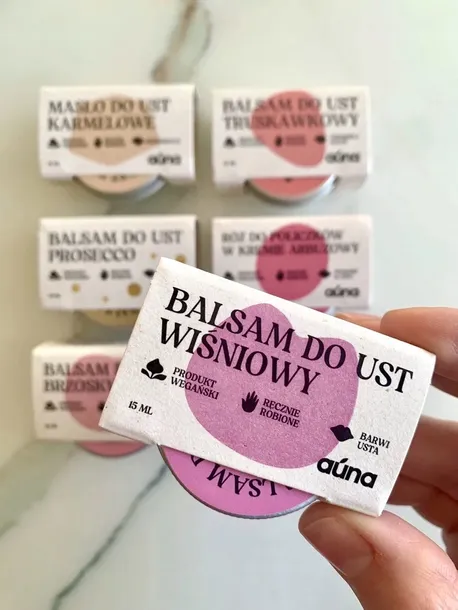 auna-balsam-do-ust-wisniowy-15-ml-wlasciwosci-nawilzajace