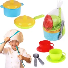 zestaw-kuchenny-naczynia-filizanki-talerzyki-sztucce-garnek-patelnia-pokryw