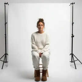 biale-tlo-duze-kartonowe-fotograficzne-272x10m-cinegen-tla-karton