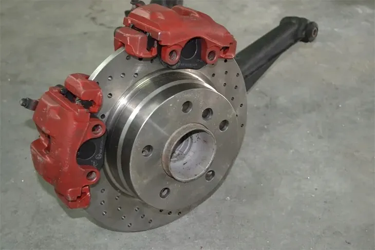 adaptery-dodatkowych-zaciskow-bmw-e30-e36-compact-stan-nowy-jakosc-czesci-zgodnie-z-gvo-z-zamiennik