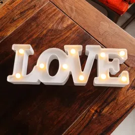 lampka-led-napis-love-bialy-dekoracja-romantyczna-walentynki-na-stol