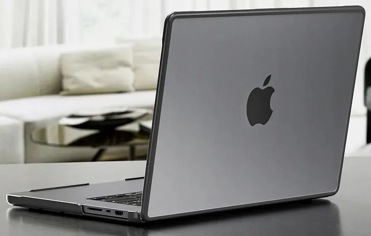 etui-pokrowiec-invzi-hardshell-do-macbook-pro-16-a2485-kolor-czarny