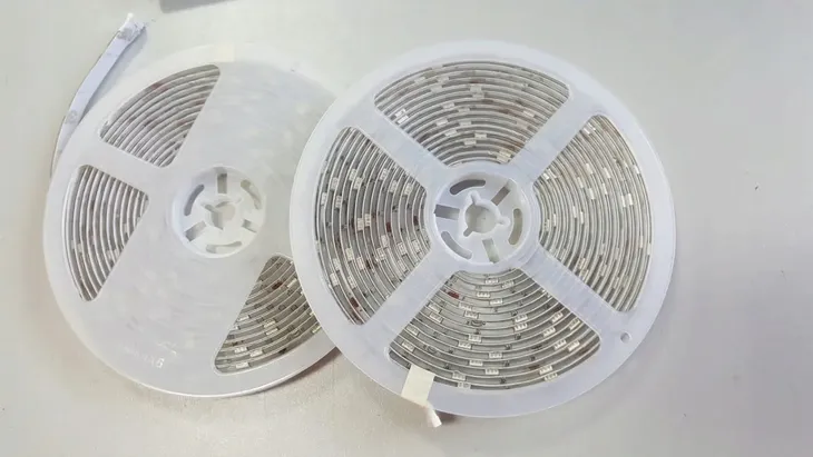 inteligentna-tasma-led-msl320-meross-homekit-barwa-swiatla-wielokolorowy