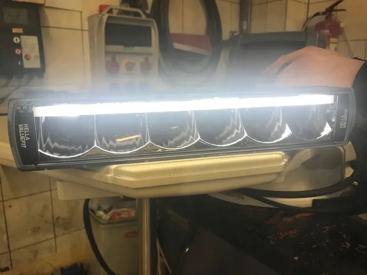 belka-robocza-led-lightbar-stan-nowy-producent-czesci-hella