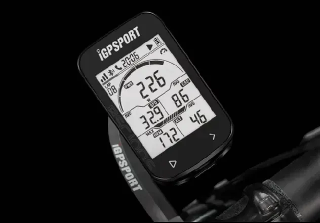 komputer-rowerowy-igpsport-bsc100s-funkcje-podstawowe-czas-jazdy-dystans-calkowity-dystans-etapu-predkosc-chwilowa-predkosc-maksymalna-predkosc-srednia-zegar