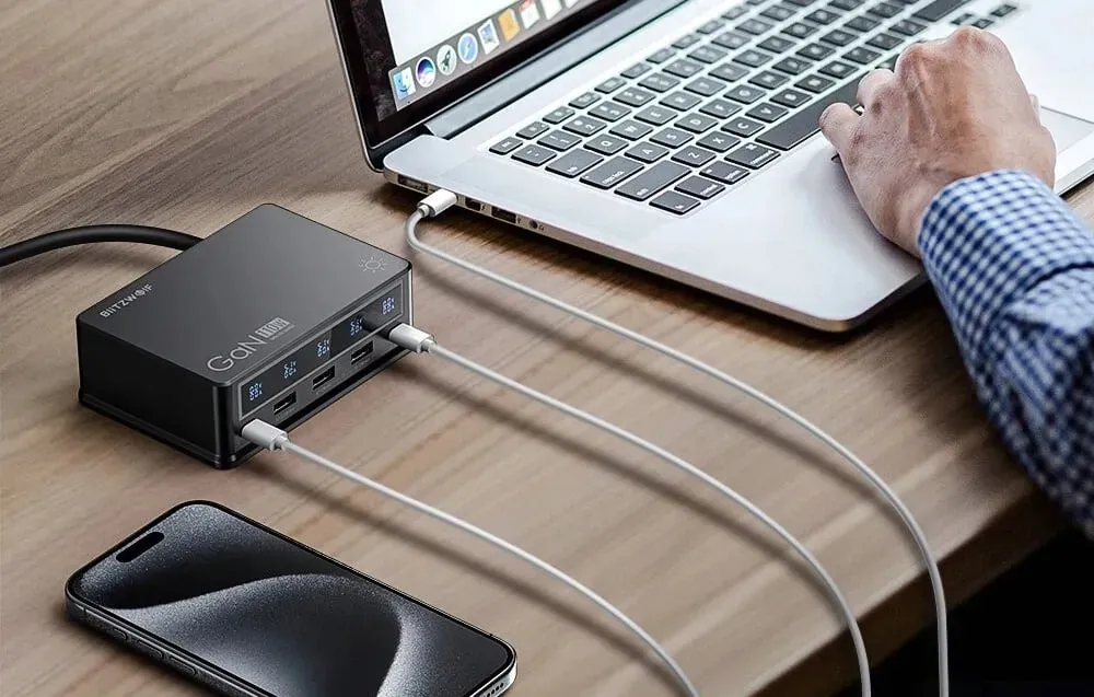 ladowarka-sieciowa-blitzwolf-bw-i9-110w-pd-3xusb-a-2xusb-c-czarna