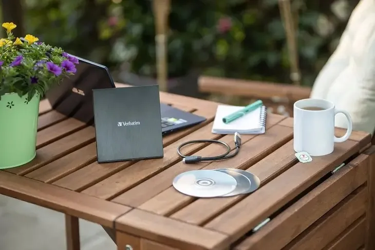 nagrywarka-blu-ray-4k-slim-usb-c-verbatim-do-pc-i-mac-bufor-pamieci-4-mb