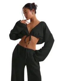 shein-czarna-krotka-bluzka-z-dekoltem-i-wiazaniem-s-1eb