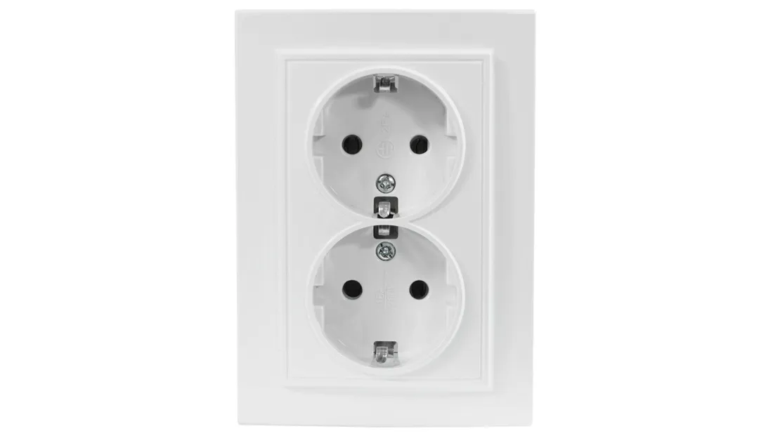 quadra-gniazdo-podwojne-schuko-biale