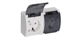 gniazdo-zasilajace-podwojne-natynkowe-hermetyczne-ip44-biale-z-klapka-d