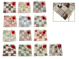 poduszka-na-krzeselko-motyw-kwadracikow-z-koronka