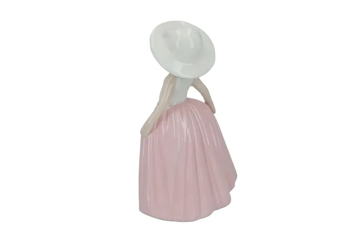figurka-dziewczynka-material-wykonania-porcelana