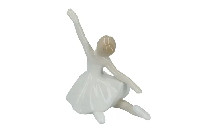 figurka-mala-baletnica-material-wykonania-porcelana