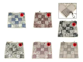 poduszka-na-krzeselko-motyw-kwadracikow-z-koronka