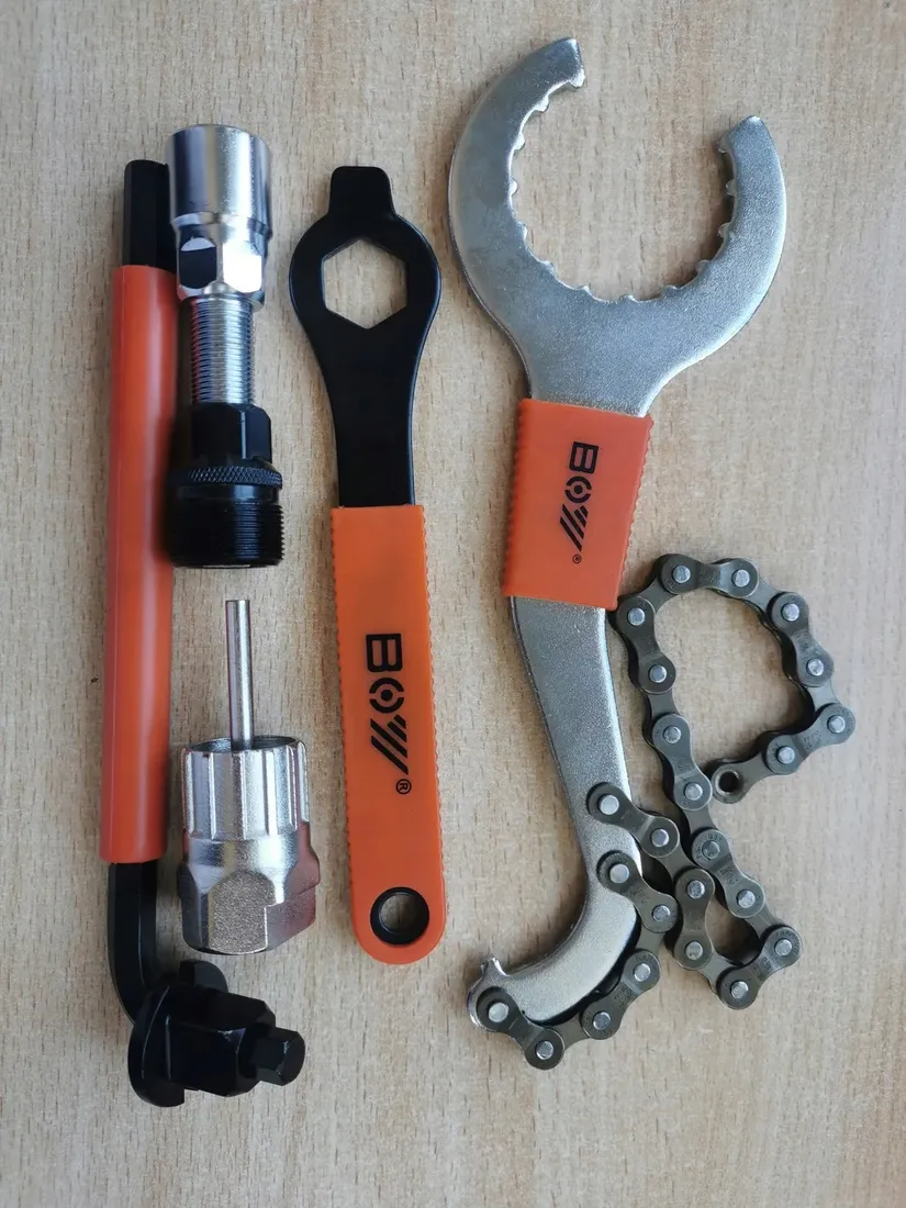 zestaw-7-narzedzi-rowerowych-stan-powystawowy