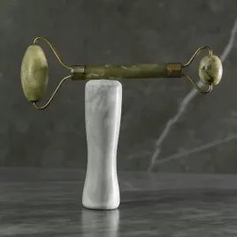 walek-z-jadeitu-naturalny-do-twarzy-zapobiegajacy-starzeniu-sie-oczu