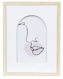 mala-drewniana-ozdobna-ramka-na-zdjecia-z-wycietym-lukiem-17-x-22-cm