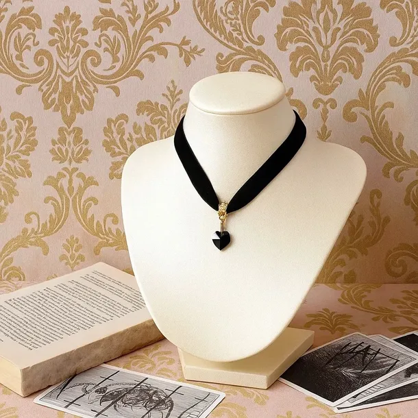 naszyjnik-serce-choker-czarny-gotycki-material-metal