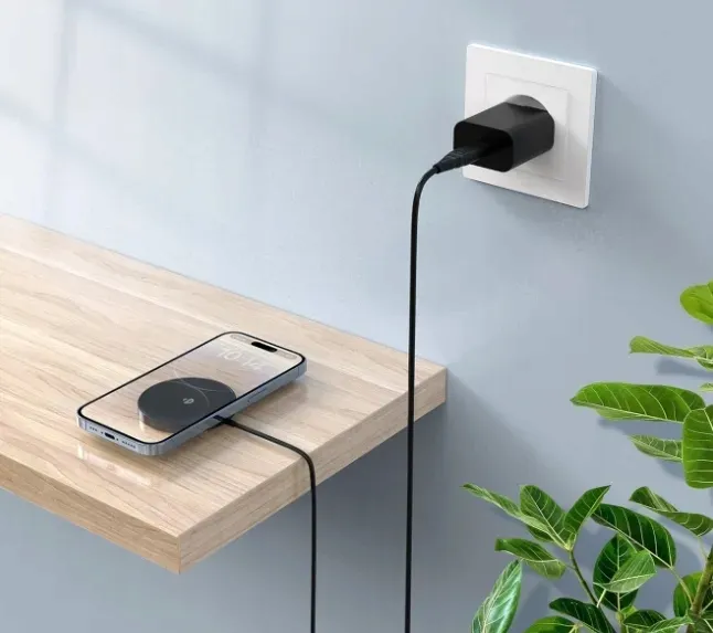 szybka-ladowarka-do-iphone-i-smartfonow-qi-stan-powystawowy