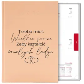 kalendarz-brzoskwiniowy-a5-2026-prezent-trzeba-miec-wielkie-serce-mix-wzory