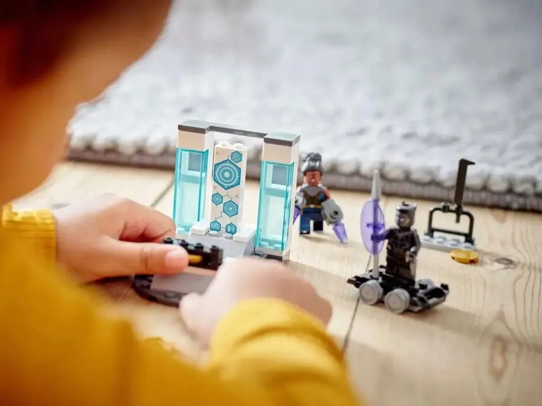 lego-super-heroes-laboratorium-shuri