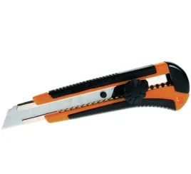 noz-do-tapet-z-ostrzem-lamanym-18mm-motive