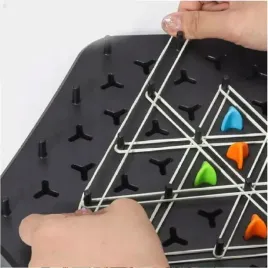 2-x-triggle-gra-w-trojkaty-strategiczna-gumki-recepturki-3d-triangle-chess
