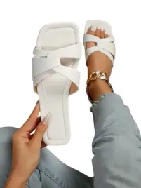 shein-klapki-na-plaskim-obcasie-biale-na-lato-39-1ef