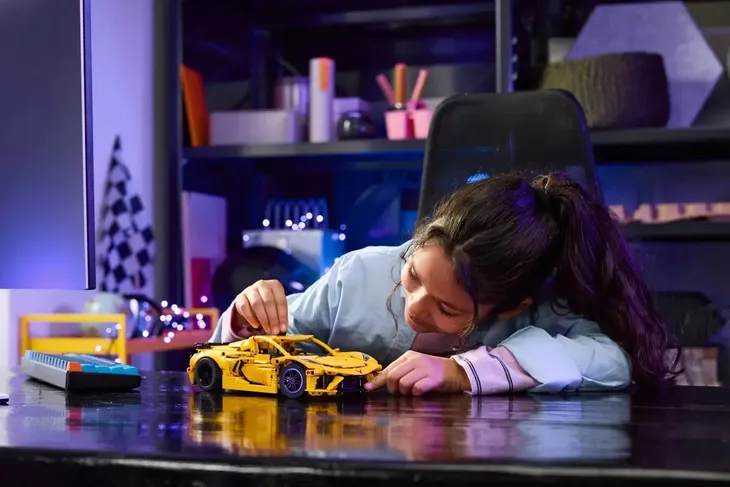 lego-technic-chevrolet-corvette-stingray-marka-lego