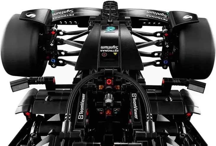 lego-technic-mercedes-amg-f1-w14-e-performance-liczba-elementow-300