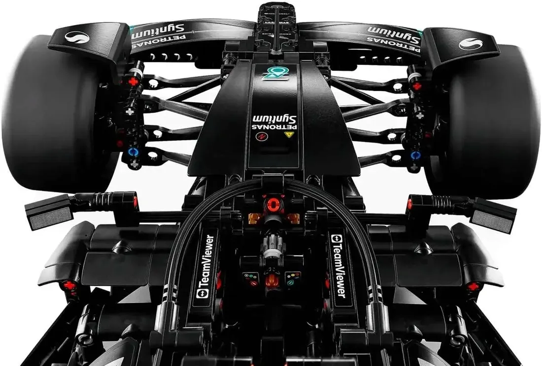 lego-technic-mercedes-amg-f1-w14-e-performance-stan-nowy