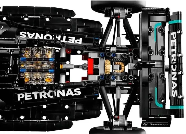 lego-technic-mercedes-amg-f1-w14-e-performance-marka-lego