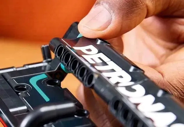 lego-technic-mercedes-amg-f1-w14-e-performance-stan-nowy
