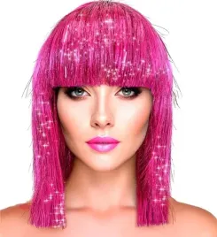 peruka-damska-z-grzywka-do-ramion-rozowa-polyskujaca