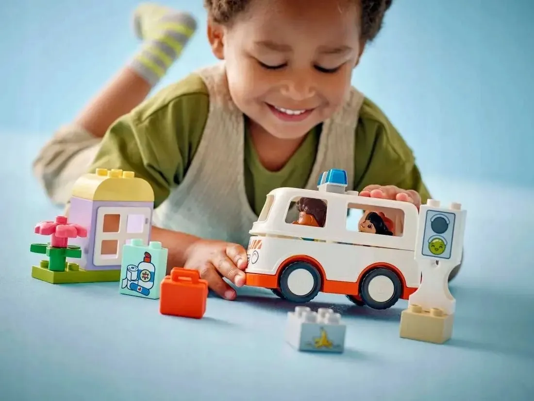 lego-duplo-karetka-z-kierowca-stan-nowy