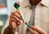 lego-icons-bukiet-roz-stan-nowy-bohater-brak
