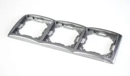 ramka-potrojna-kontakt-simon-szary