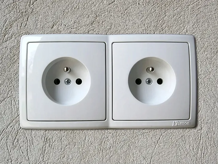 ramka-pojedyncza-kontakt-simon-bialy-stan-nowy-rodzaj-pojedyncza